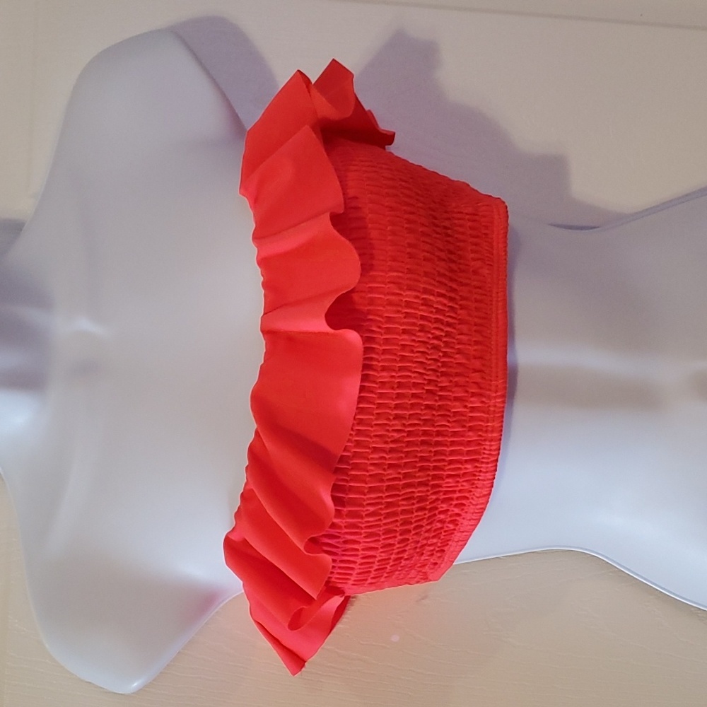 LA LA swim bikini top size medium NWOT